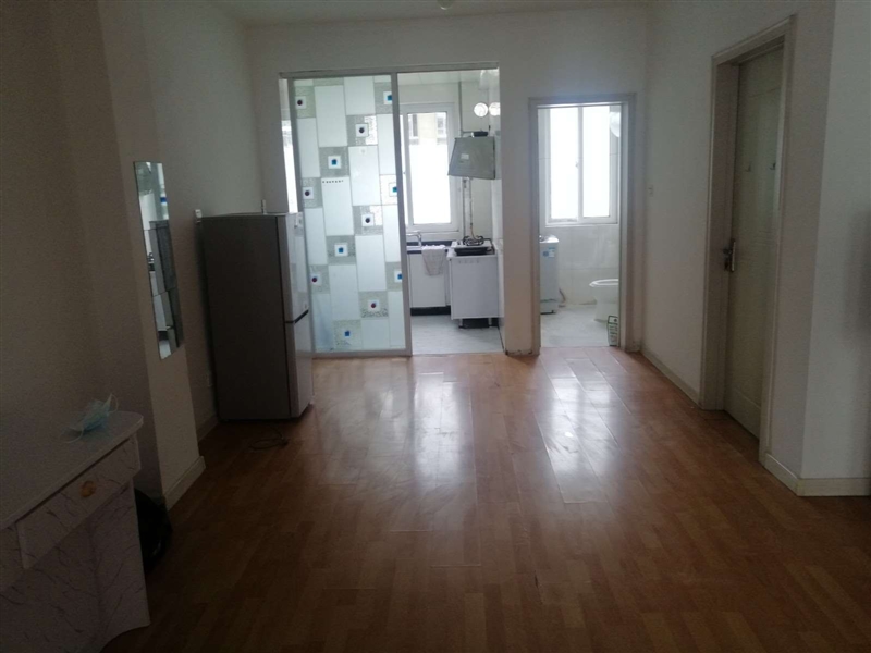 人民医院附近中层3室 1500元