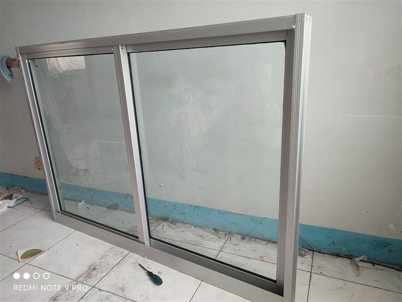 9成新铝合金窗2个