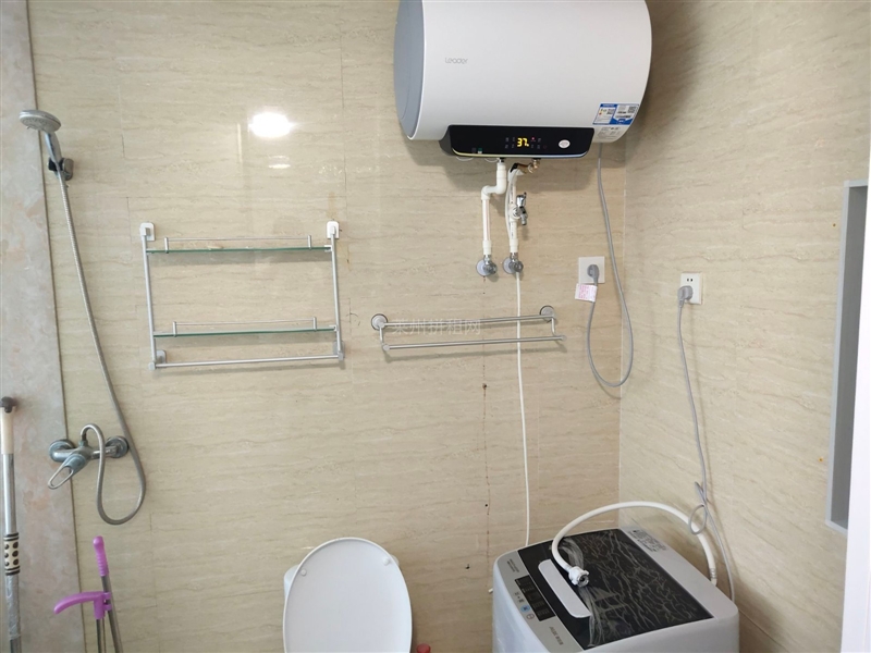 科技广场附近,精装公寓,南向,带家具家电,拎包入住