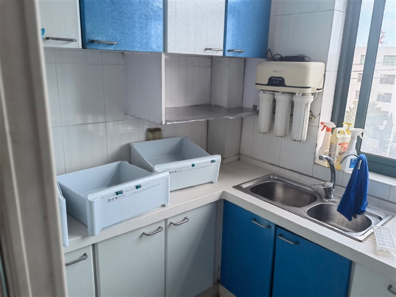 汇泉学校附近,三室两厅精装步梯高层,南北通透拎包入住