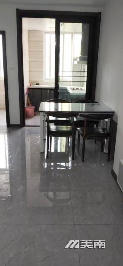 福禄山庄低楼层90平三室两厅,家具家电齐全,拎包入住,租金1800