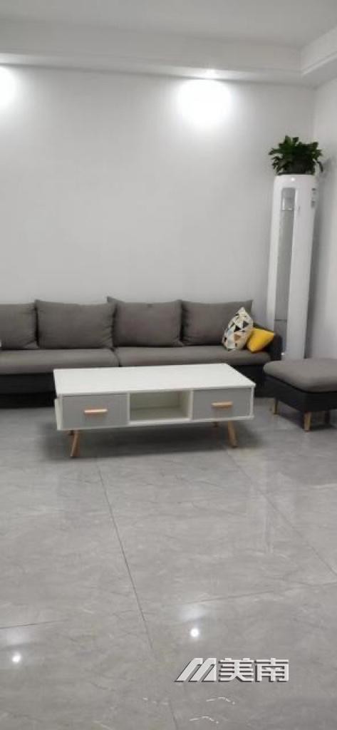 福禄山庄低楼层90平三室两厅,家具家电齐全,拎包入住,租金1800