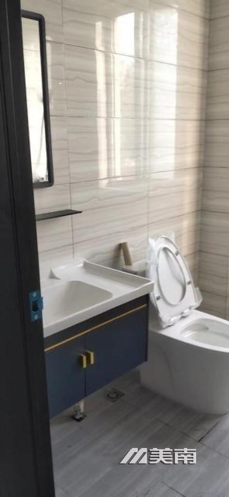 福禄山庄低楼层90平三室两厅,家具家电齐全,拎包入住,租金1800