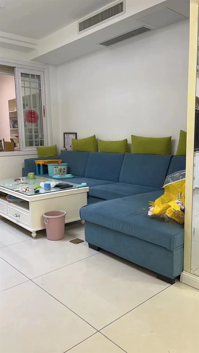001543双语学区精装三室两厅,带家具家电,主楼100平带小房10,房子干净利落,很亮堂实际面积还