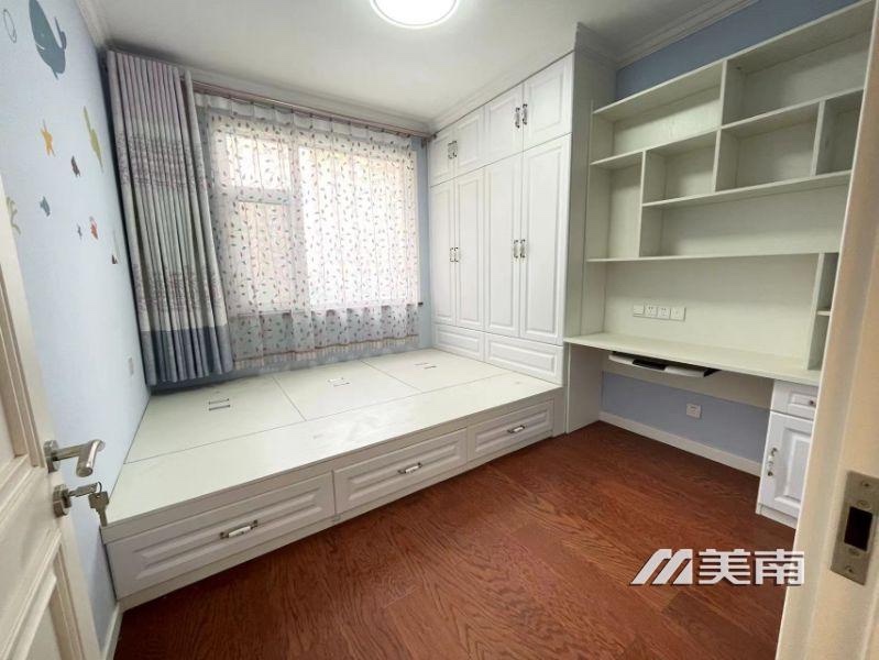000367云峰丽景一楼121带60院80万,门窗都换了,品牌装修,一天没住