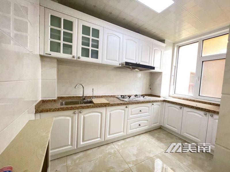 000367云峰丽景一楼121带60院80万,门窗都换了,品牌装修,一天没住