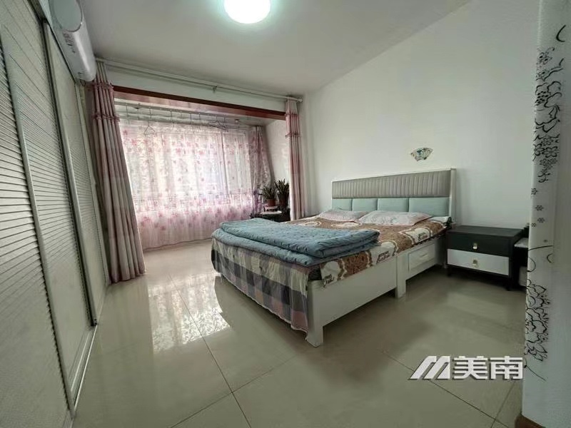 000675城北电梯房,精装少住,三室两厅,售价57万,
