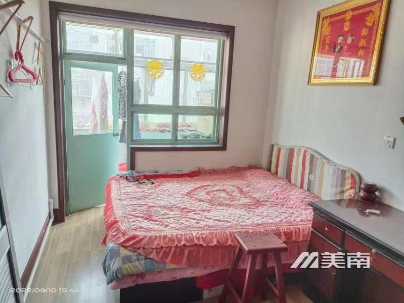 000548教育路附近,精装两室,步梯中层,看房方便有钥匙,仅售49万8