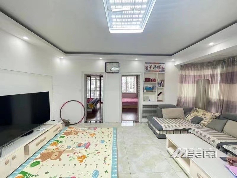 000548教育路附近,精装两室,步梯中层,看房方便有钥匙,仅售49万8
