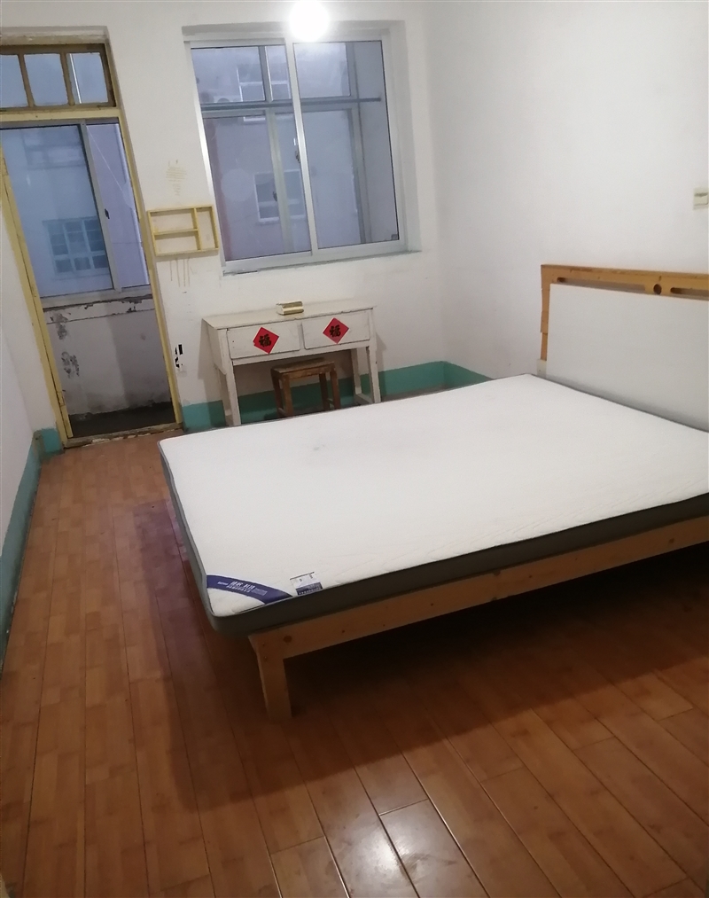 东小区三楼出租