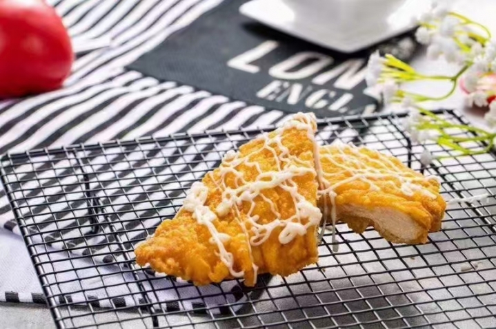 诚聘  男 女工人 18 到 55岁 包住宿 有餐补