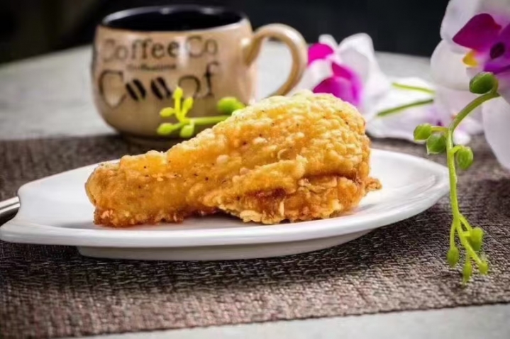 诚聘  男 女工人 18 到 55岁 包住宿 有餐补