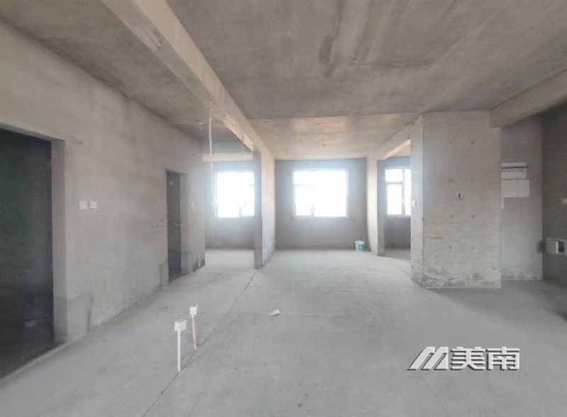 000066 厚德嘉苑 毛坯电梯钻石楼层  123平 三室双卫 元宝户型 双阳台 仅售68万