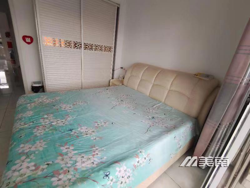 000148城北电梯好楼层,精装修,三室两厅,97平,58万