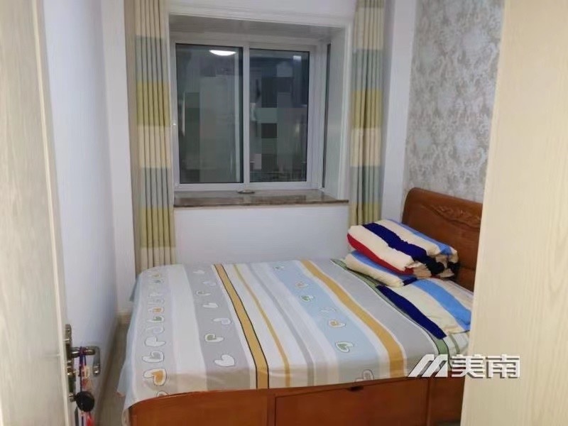 城东新一中低层出租,框架地暖,客厅南向,89平两室两厅,全明户型,家具家电齐1700