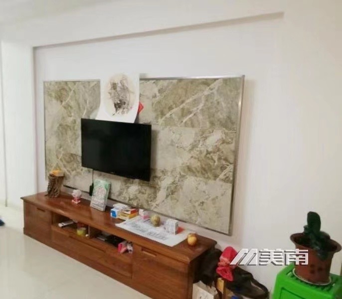 城东新一中低层出租,框架地暖,客厅南向,89平两室两厅,全明户型,家具家电齐1700