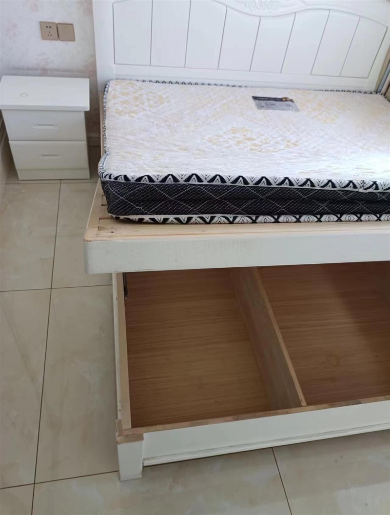 低价出售床,电视柜,茶几