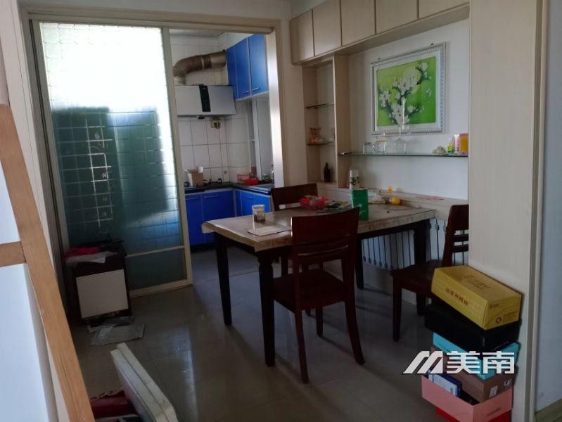 河滨公寓中层 精装三室家电齐全月租1400元