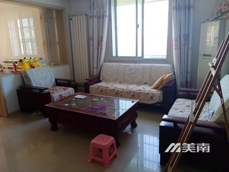 河滨公寓中层 精装三室家电齐全月租1400元