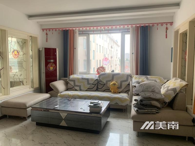 阳光郁景中层精装三室家电齐全月租1900元