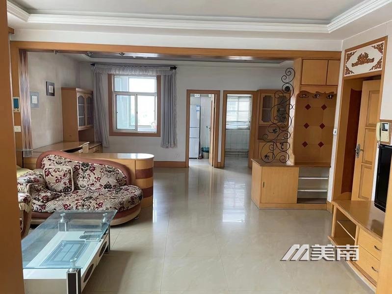 艺苑小区 中层精装三室家电齐全月租1400元