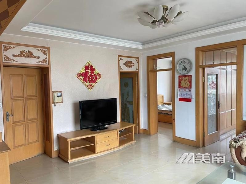 艺苑小区 中层精装三室家电齐全月租1400元
