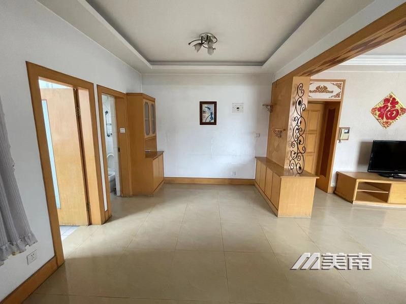 艺苑小区 中层精装三室家电齐全月租1400元