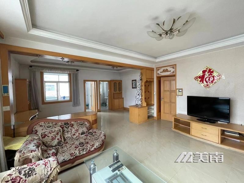 艺苑小区 中层精装三室家电齐全月租1400元