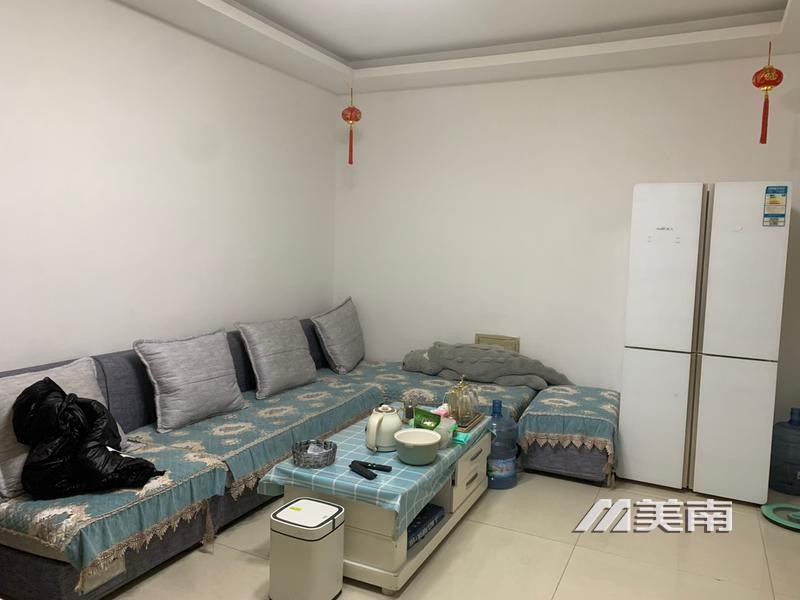世纪阳光电梯中层 精装两室家电齐全月租1700元