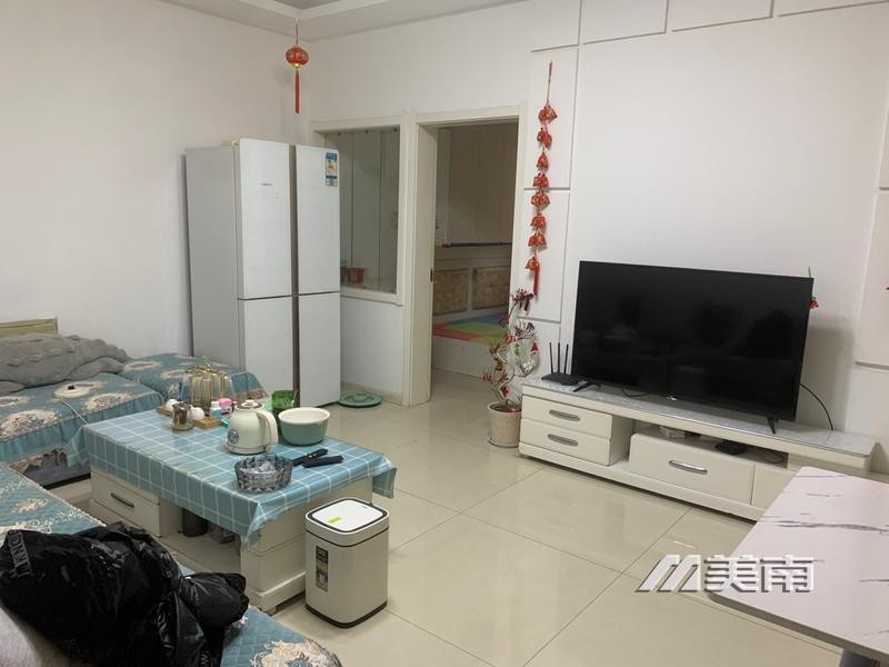 世纪阳光电梯中层 精装两室家电齐全月租1700元