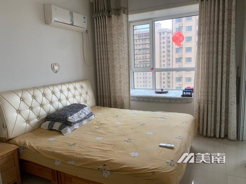 世纪阳光电梯中层 精装两室家电齐全月租1700元