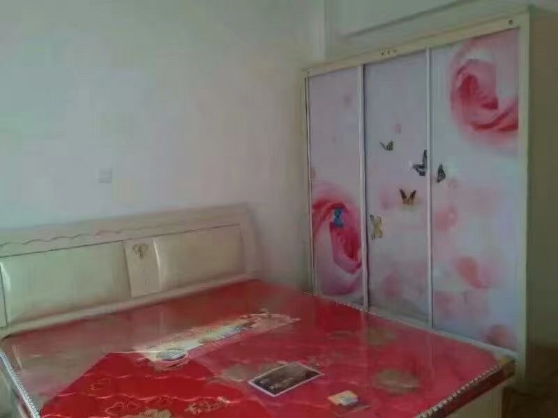 中医院附近,文苑世家,精装低楼层,带家具家电,拎包入住