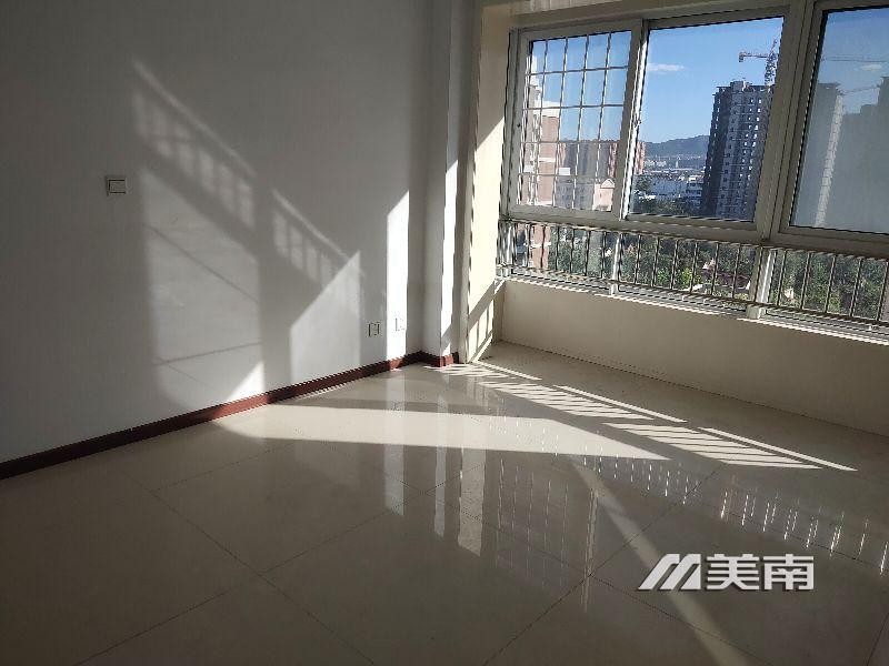 梅苑华庭电梯中层精装两室月租1500元