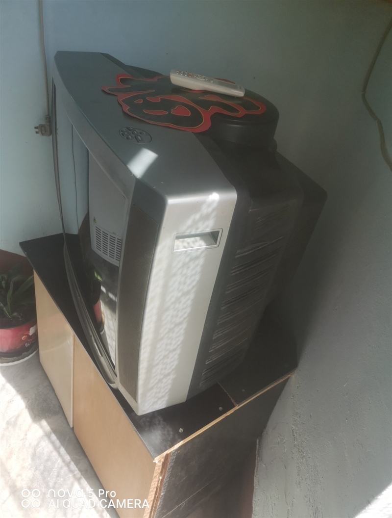 出售:29英寸    康佳彩电一台