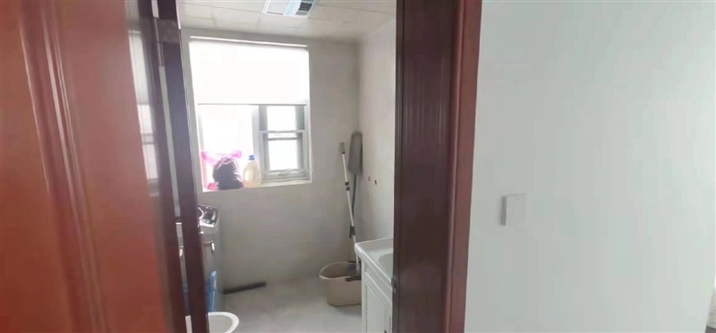 出租市中心高档小区三室两卫精装电梯房,临近科技广场,拎包入住
