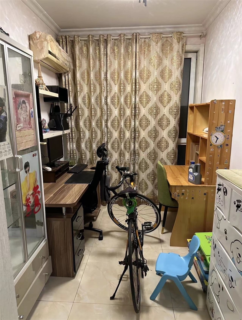 城西,卡地亚电梯房,三小附近,精装修,带家具家电,拎包入住