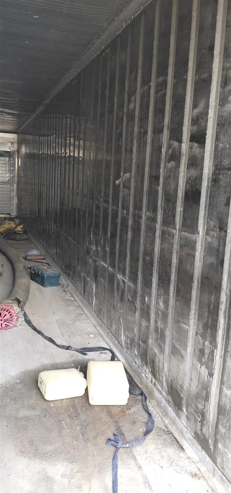 12米长冷藏箱,内部墙面不锈钢板,对外出售。