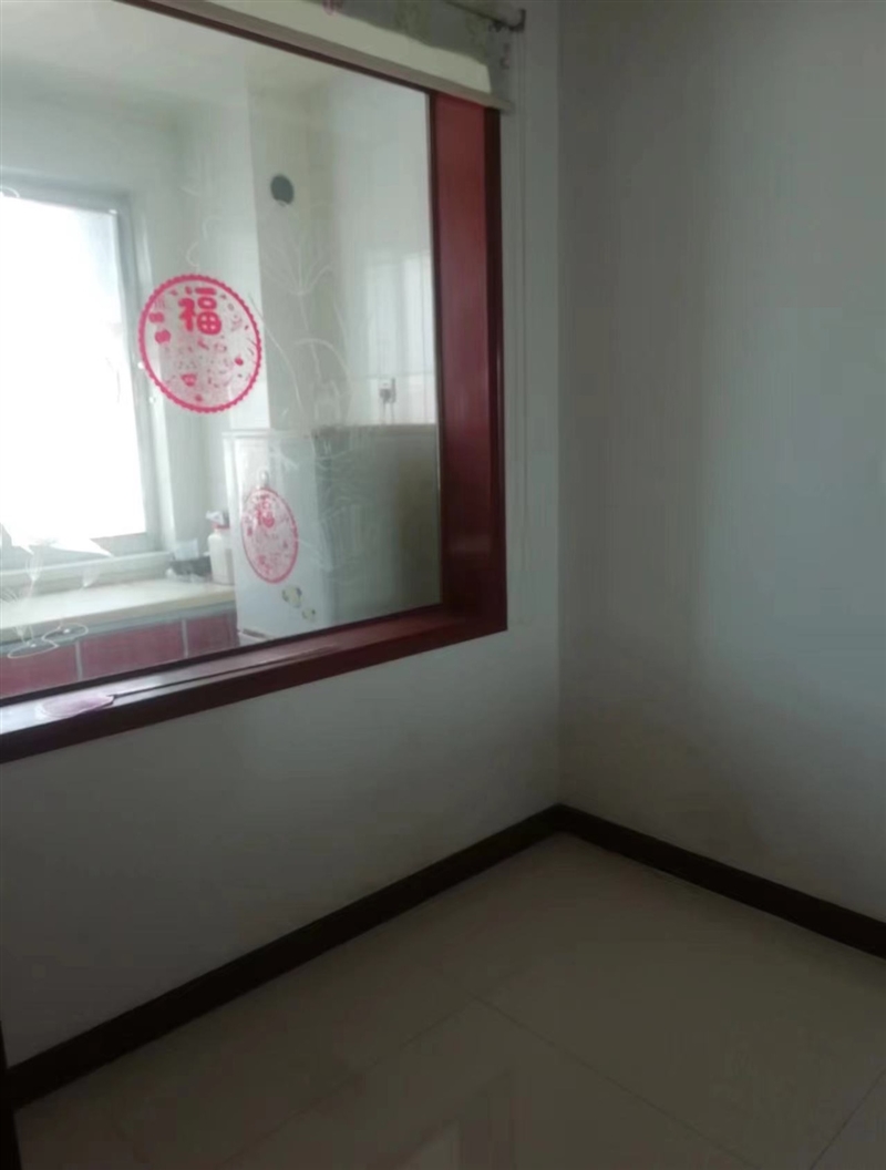 出租恒通市场附近三室步梯高层,南北通透,拎包入住,楼下好
