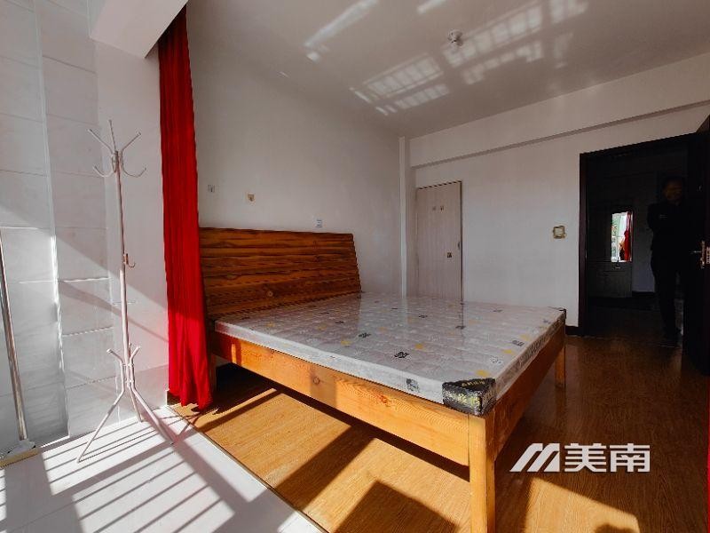 正昕苑小区 2楼 精装两室 家电齐全月租1400元