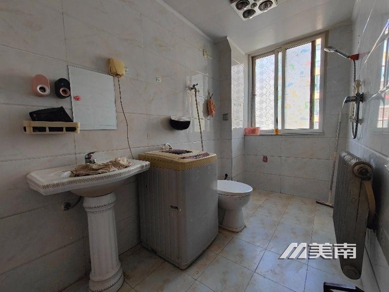正昕苑小区 2楼 精装两室 家电齐全月租1400元