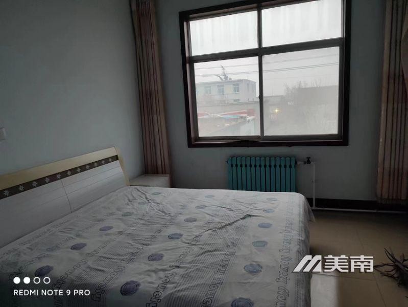 商贸城附近3楼精装两室 家电齐全拎包入住月租850元