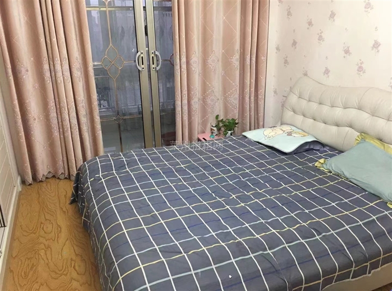 前北流小区,五楼带阁楼,精装修,带家具家电,拎包入住