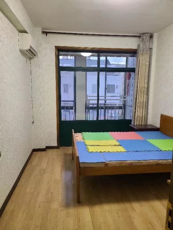 中铁南顶复家电齐全4室2卫月租1300元