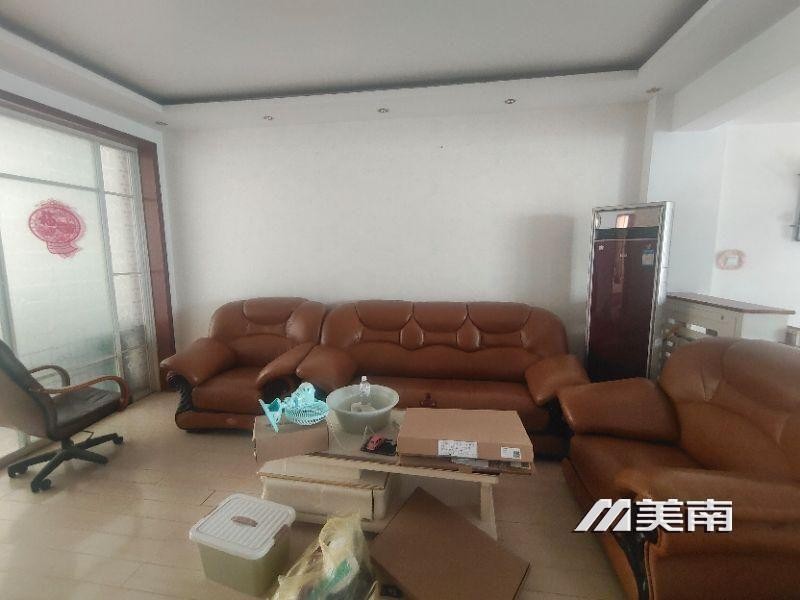 银资佳苑1楼 精装三室家电齐全月租1600元
