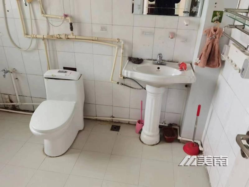 美乐家园3楼精装三室家电齐全月租1400元