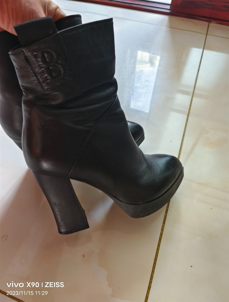 正品澳伦女鞋,全皮,35码,40元出。