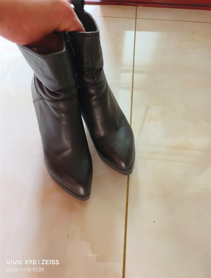 正品澳伦女鞋,全皮,35码,40元出。