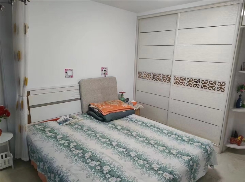 个体车位对面精装地暖两室首次出租拎包入住1200