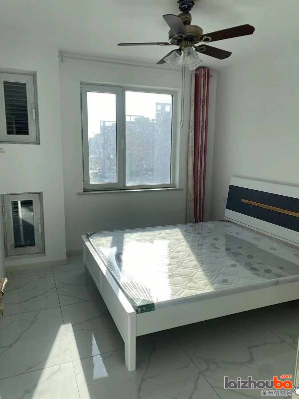 高层电梯房  精装三室两厅一卫  带地下停车位