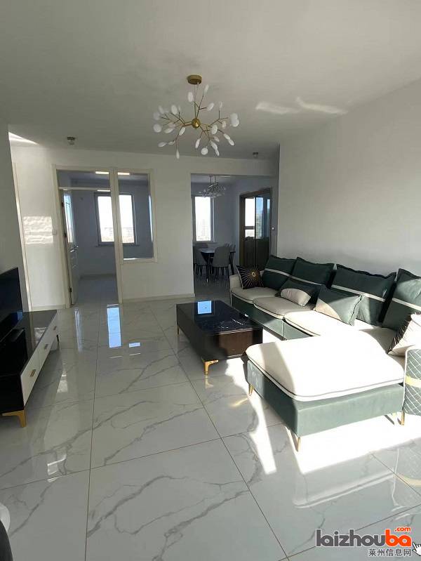 高层电梯房  精装三室两厅一卫  带地下停车位